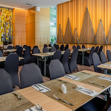 Doubletree By Hilton Jakarta Kemayoran Extérieur photo